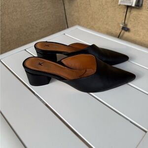 Sarto Elegant Black leather Women's Mules pointy toe size 5.5M